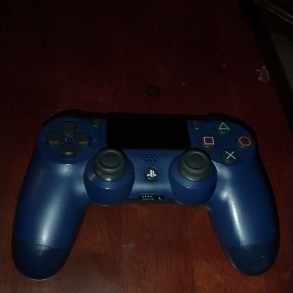 Ps4 controller - Picture 1 of 2